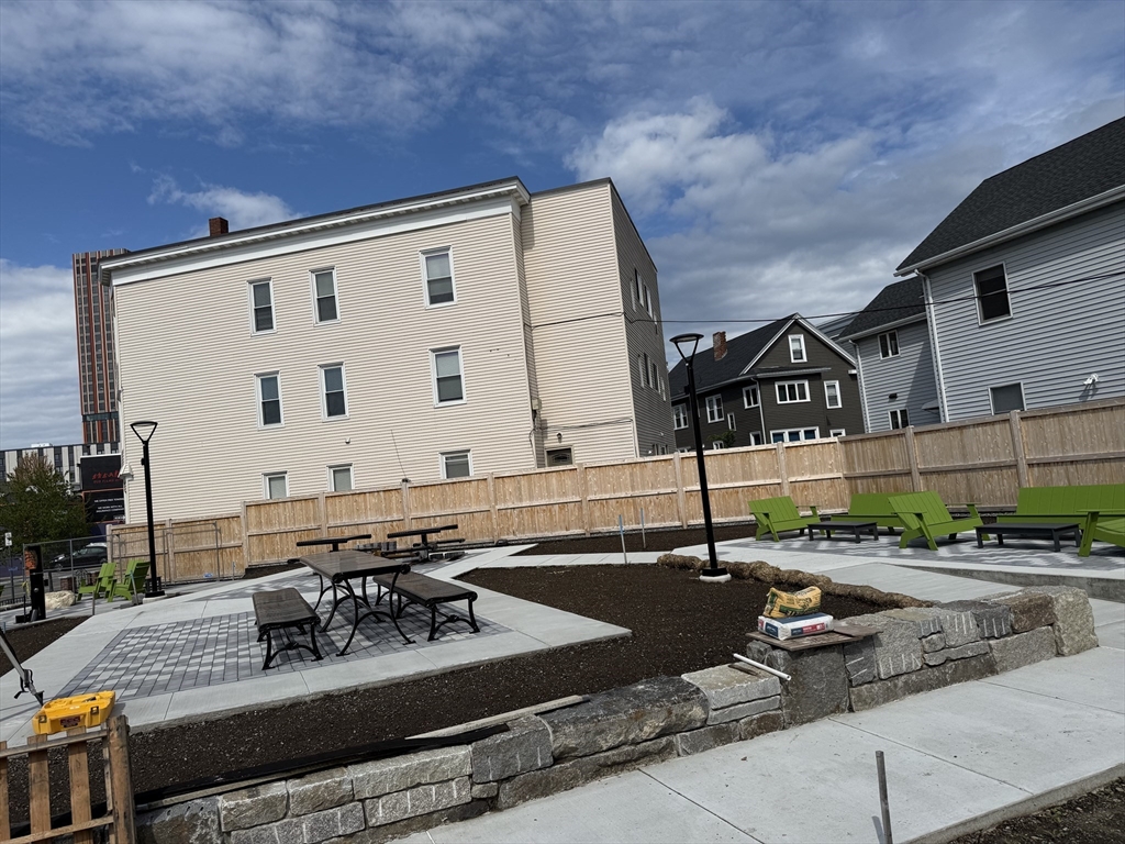 9 Rossmore St, Somerville