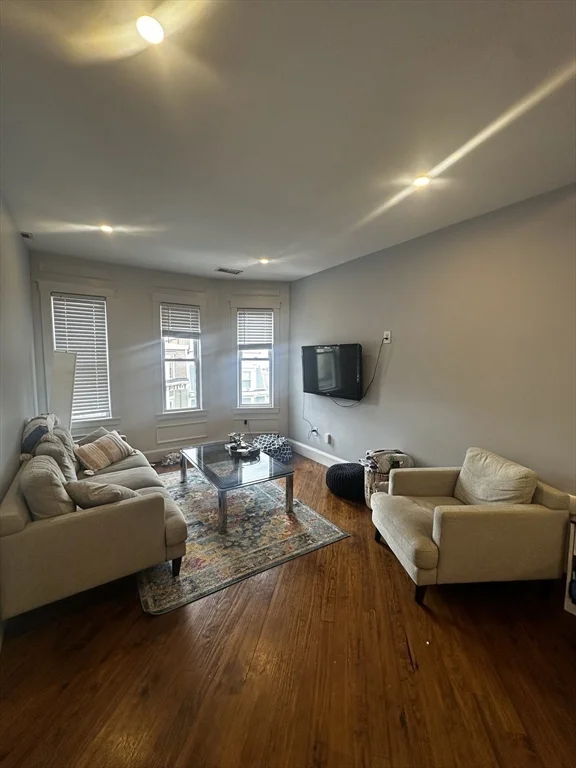129 G St, South Boston