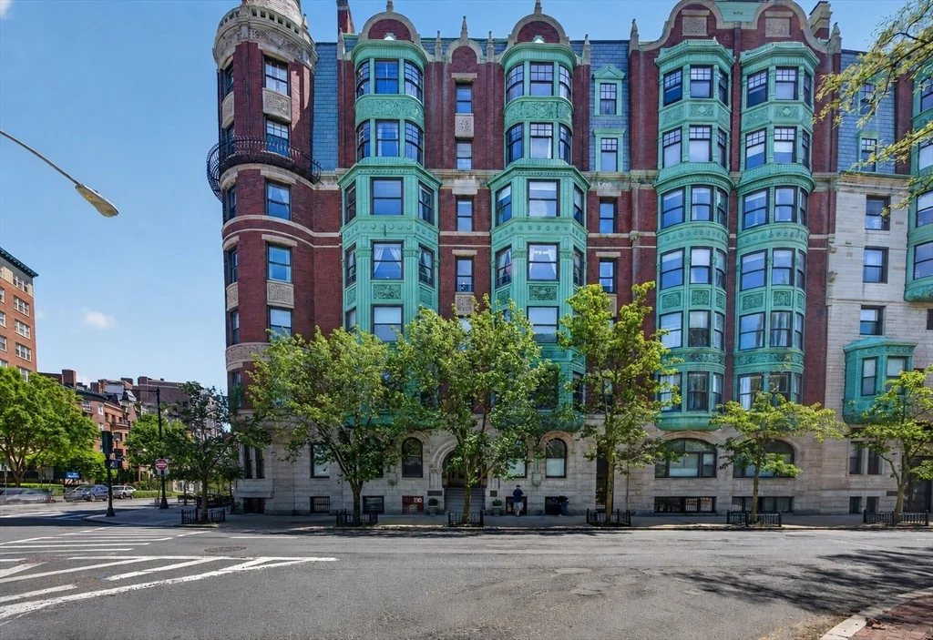 4 Charlesgate E, Back Bay
