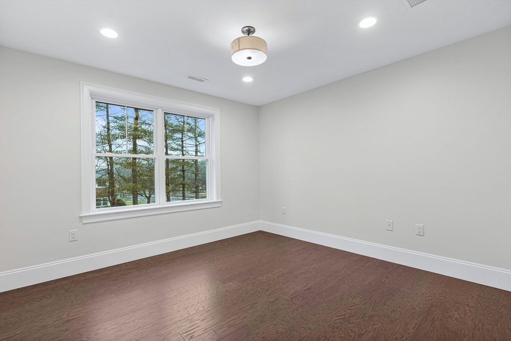 15 Lily Pond Ln, Lexington