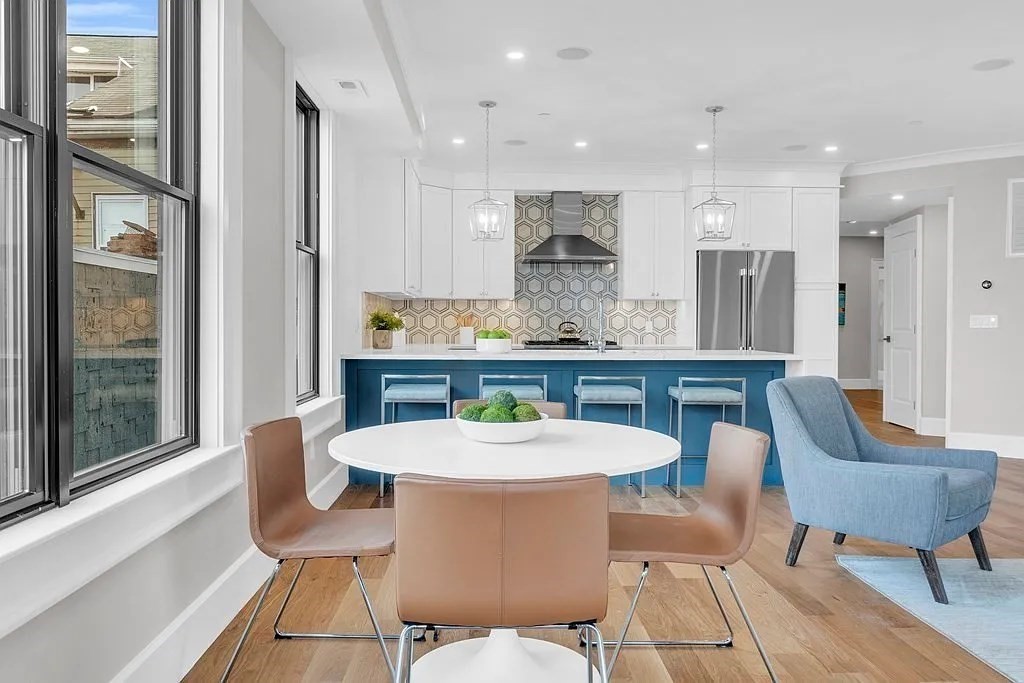 9 Glover Ct, South Boston