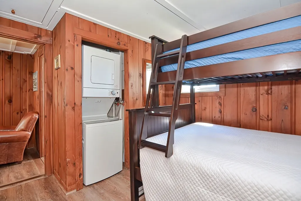 2 Saratoga, Long Beach