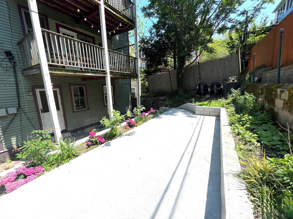 69 Woodlawn St, Jamaica Plain