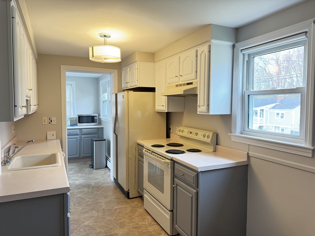 12 Seneca Rd, Woburn