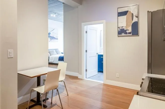 44 Bromfield St, Downtown