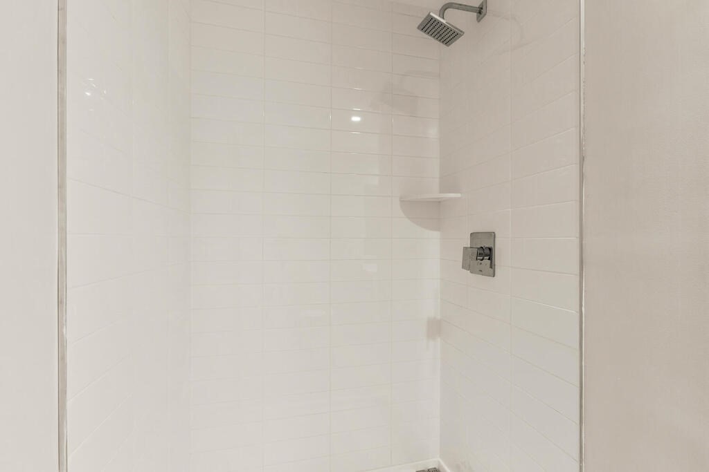 30 Collins Ave, Saugus