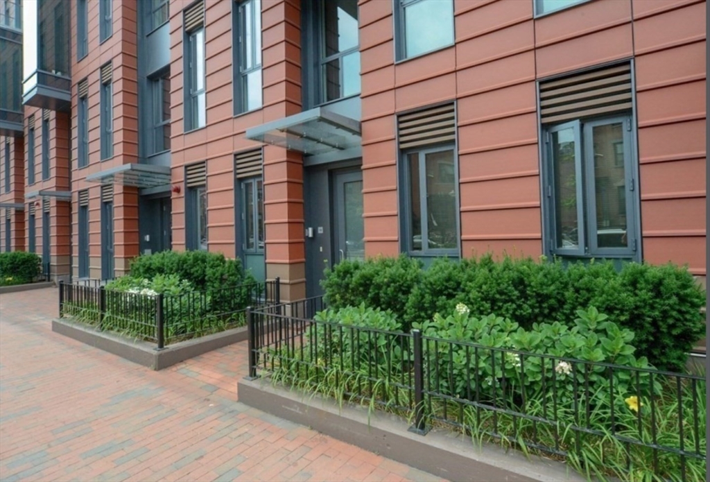 691 Massachusetts Ave, Roxbury