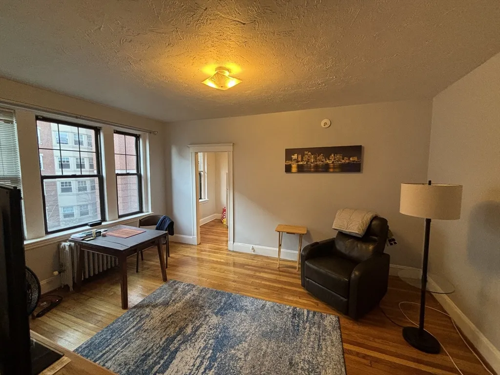 66 Queensberry St, Fenway