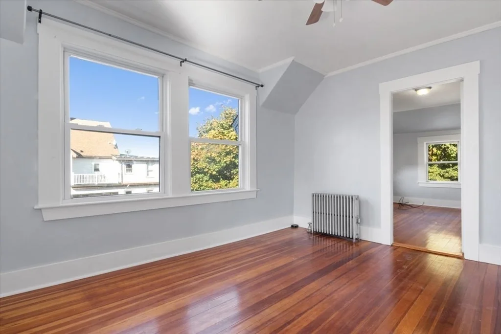 8 Linwood St, Holbrook