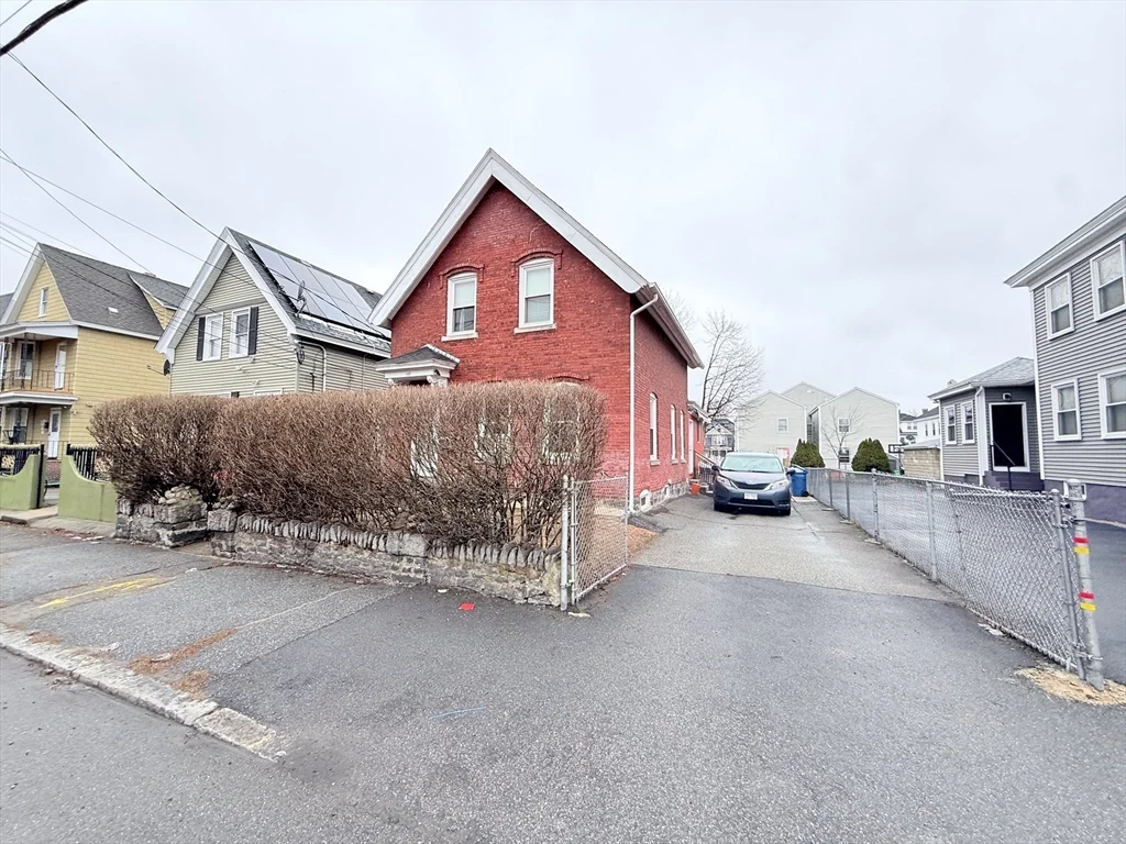 142 Abbott St, Lawrence