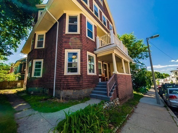 8 Parkton Rd, Jamaica Plain
