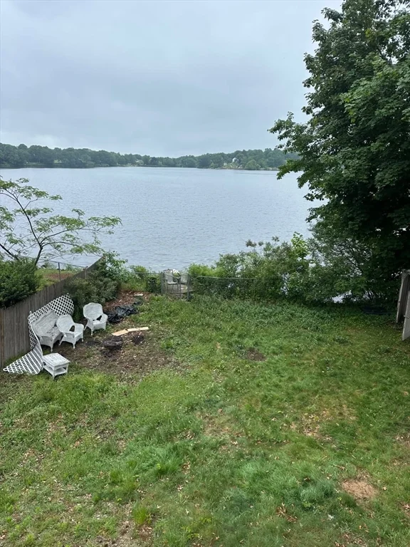 144 Lake Shore Dr, Weymouth