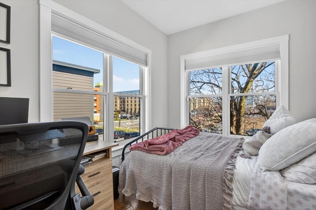 15 W Bellflower St, South Boston