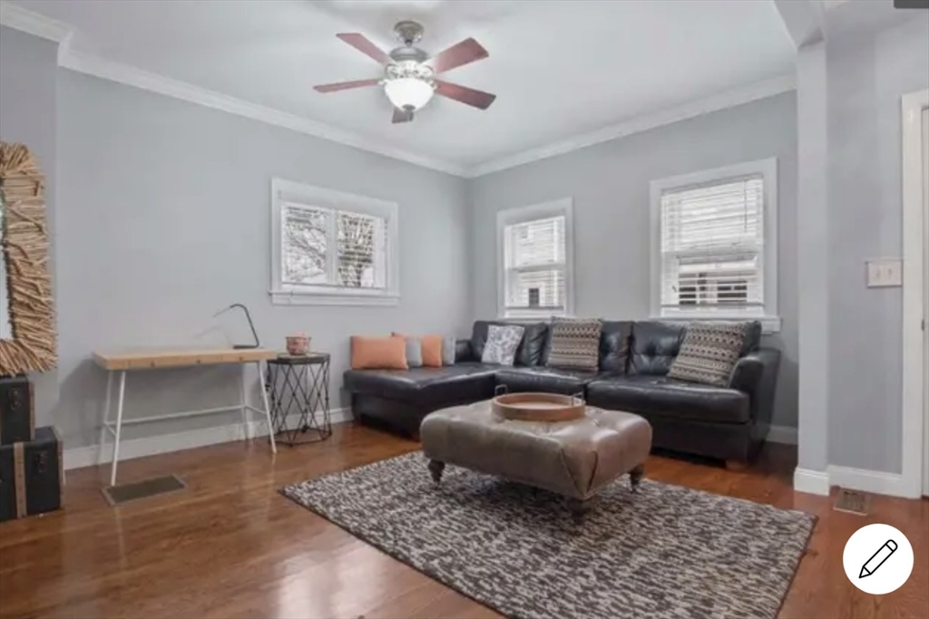 66 Bolton St, South Boston