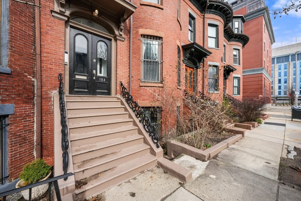 104 E Brookline St, South End