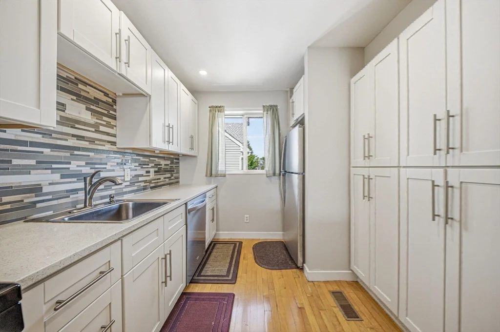 20 Ship Ave, Glenwood