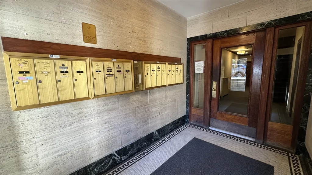 2035 Commonwealth Ave, Brighton