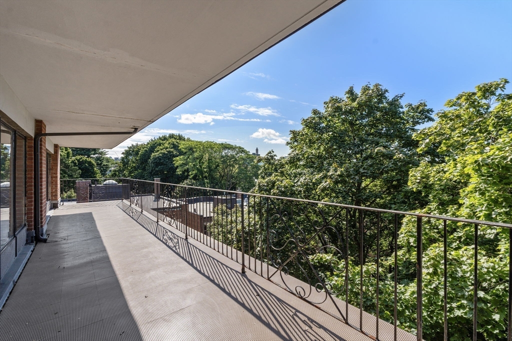 131 Sewall Ave, Coolidge Corner