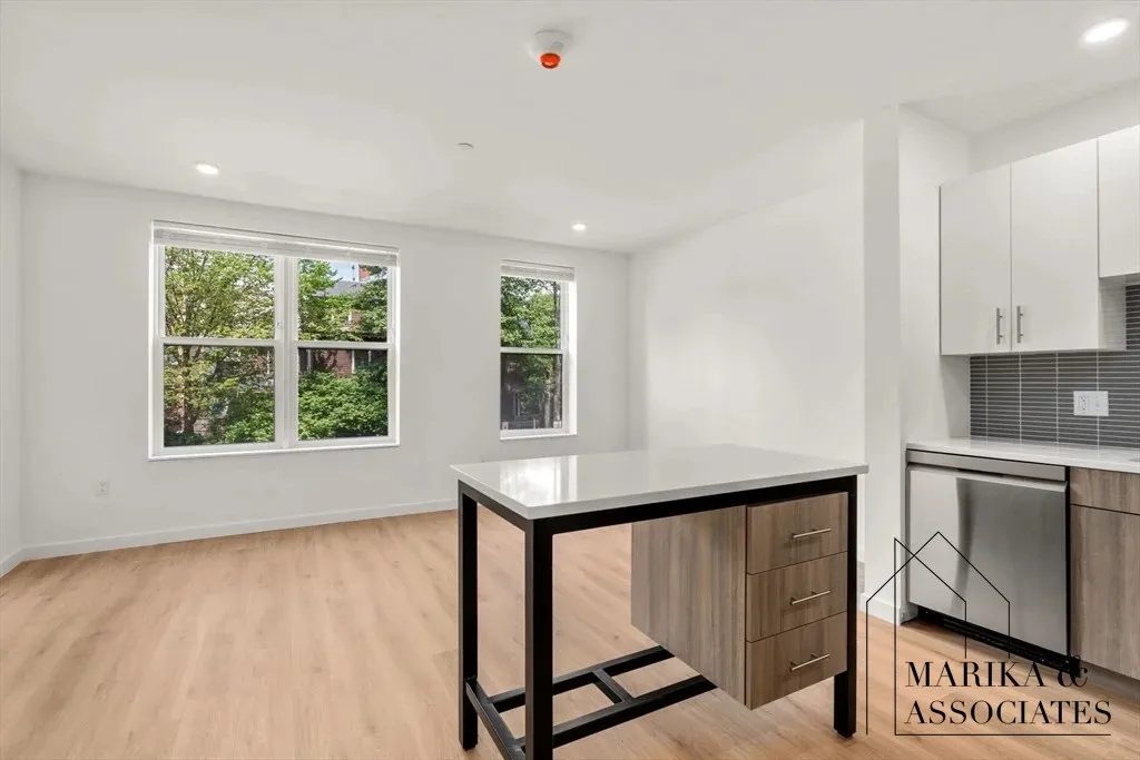 40 Centre St, North Brookline
