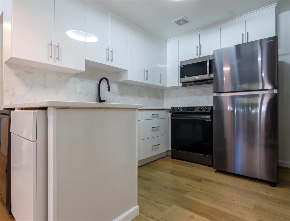 186 Lexington St, Watertown