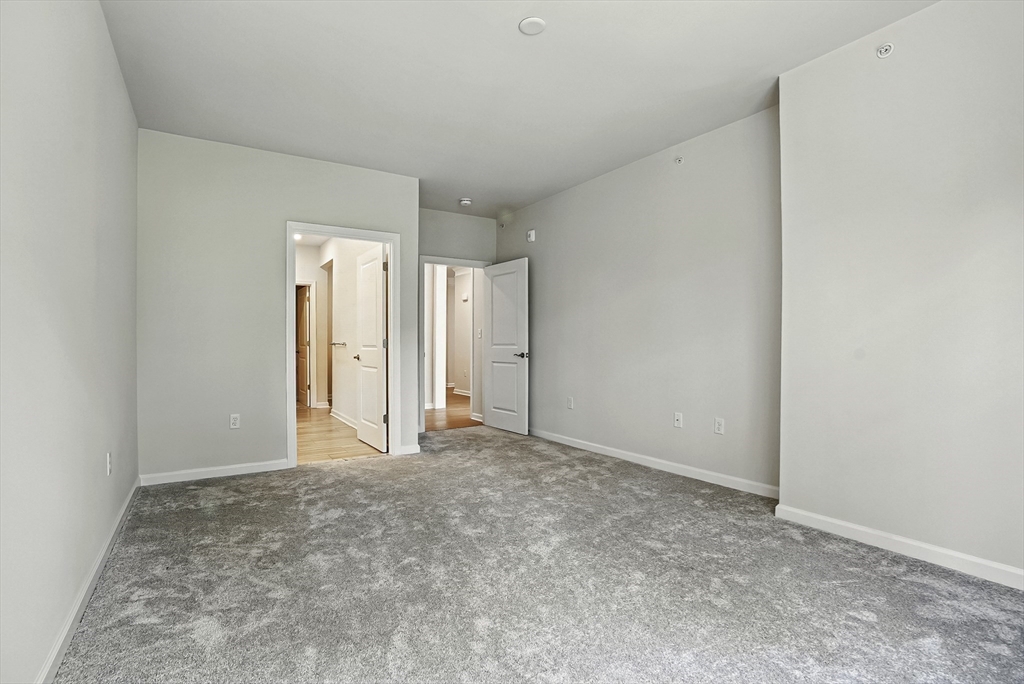 4 Winslow Ln, Grafton