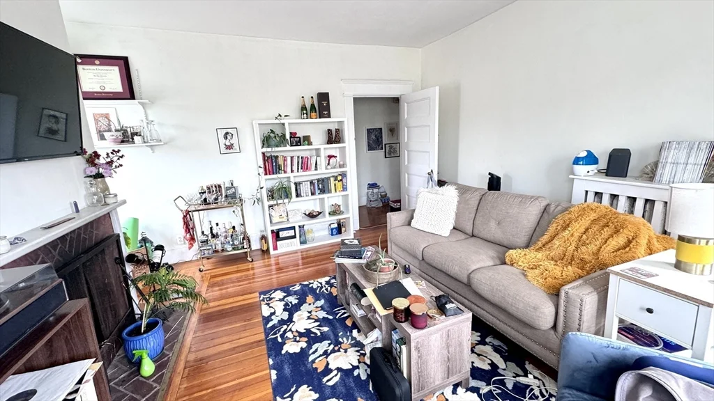 514 Harvard St, North Brookline