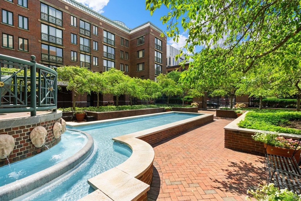 10 Rogers St, East Cambridge