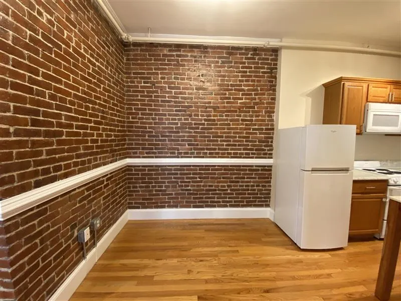 888 Massachusetts Ave, Riverside