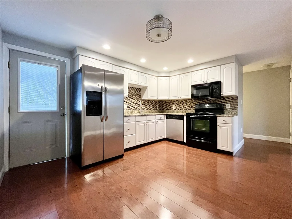 11 Jones Landing, Walpole