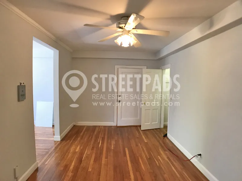 1129 Beacon St, Longwood