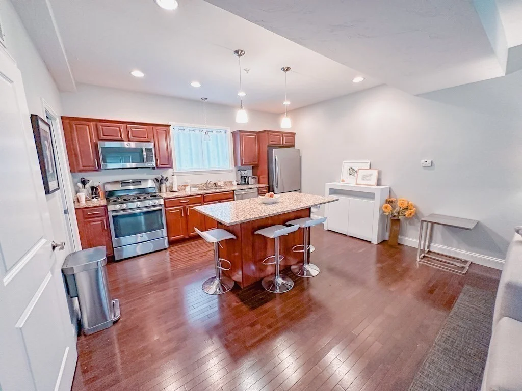 2 N Main St, Mansfield