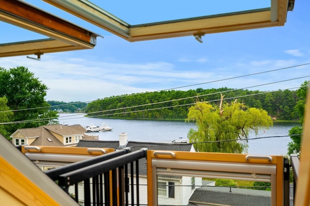 35 Merrimac, Amesbury