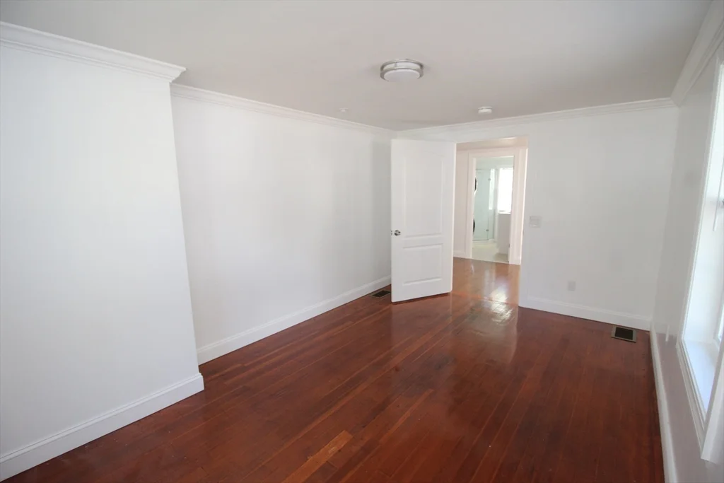 96 Walnut Ln, Attleboro