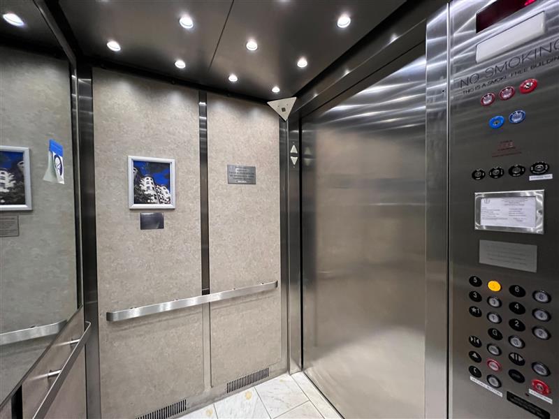 888 Massachusetts Ave, Riverside