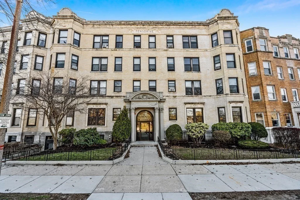 Studio bed, 1 bath apartment for rent at P.Space 61 Park Dr ( Parking Space) Unit F, Fenway