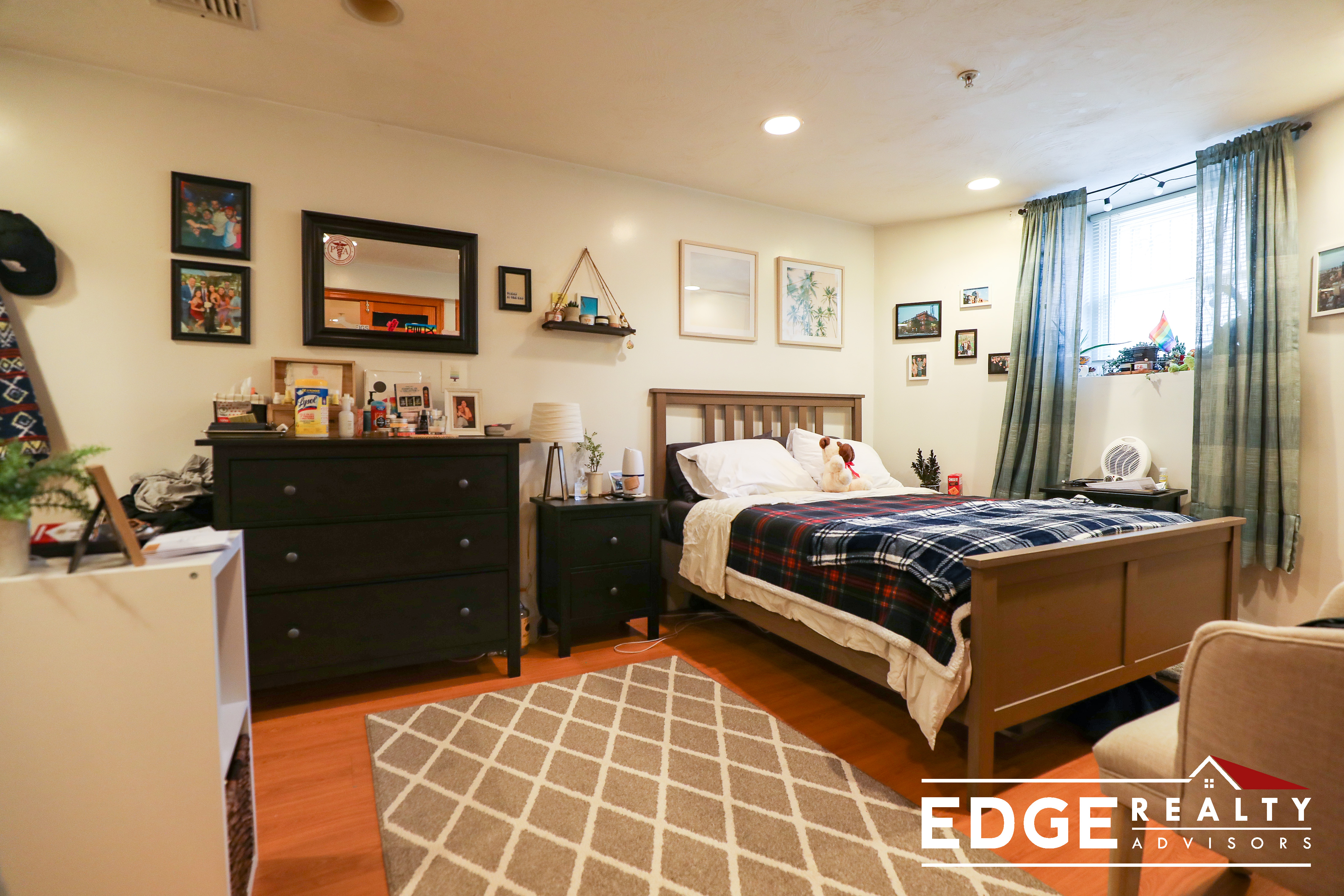 3 bed, 2 bath apartment for rent at 144 Sutherland Rd Unit A, Brighton — photo 7 of 8