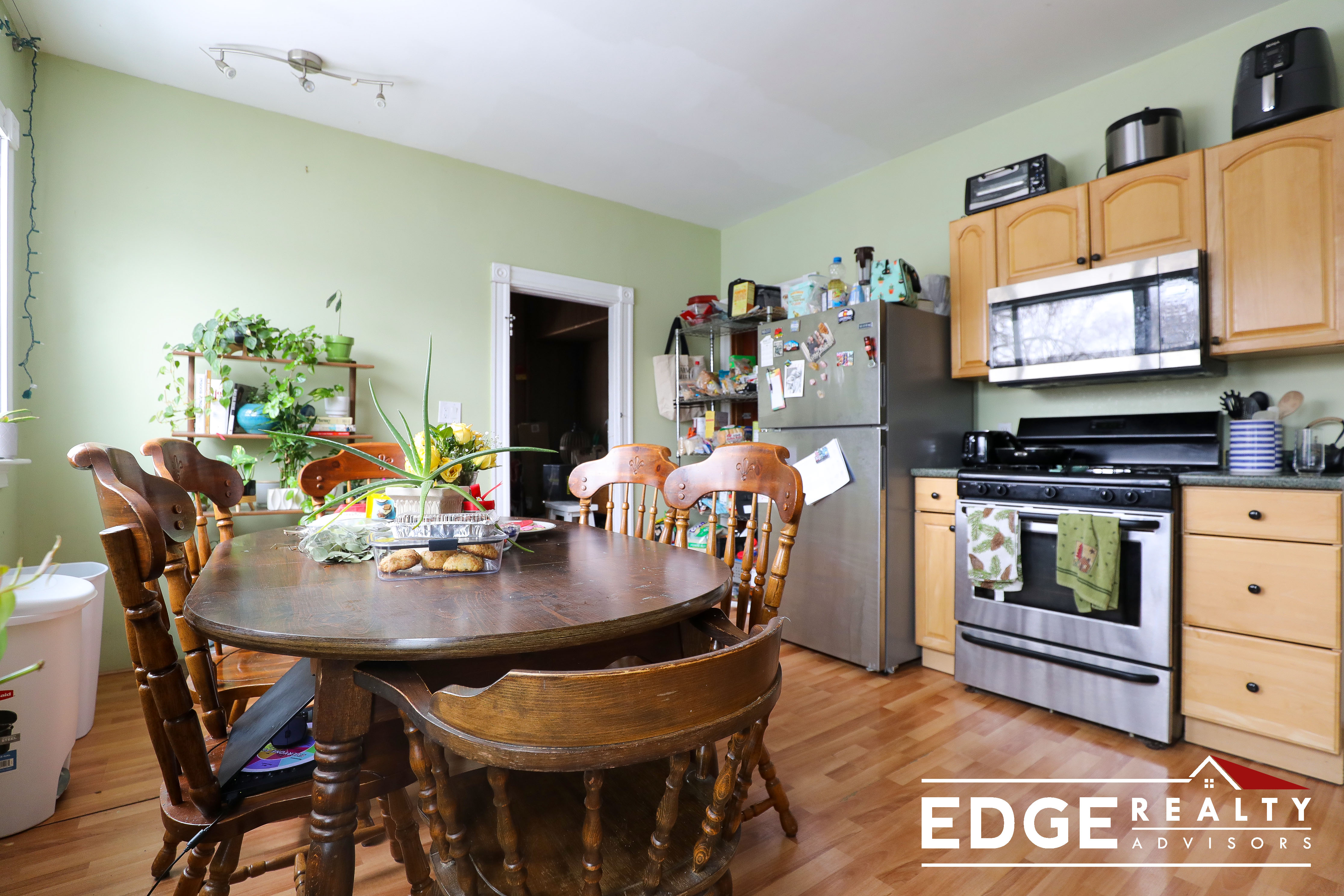 4 bed, 2 bath apartment for rent at 52 Donnybrook Rd Unit 1, Brighton — photo 2 of 11