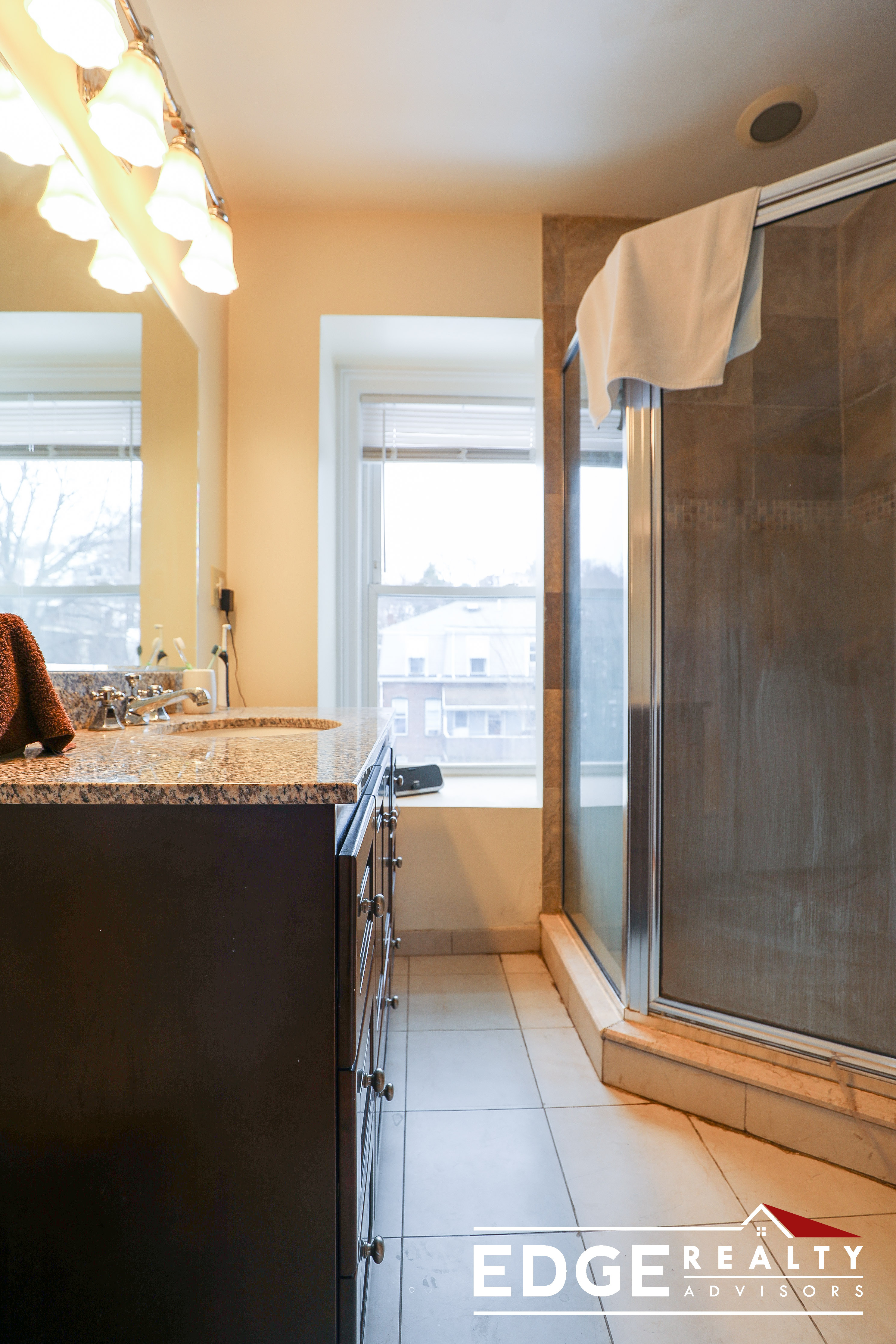 4 bed, 2 bath apartment for rent at 10 Woodmont St Unit 1, Brighton — photo 9 of 13