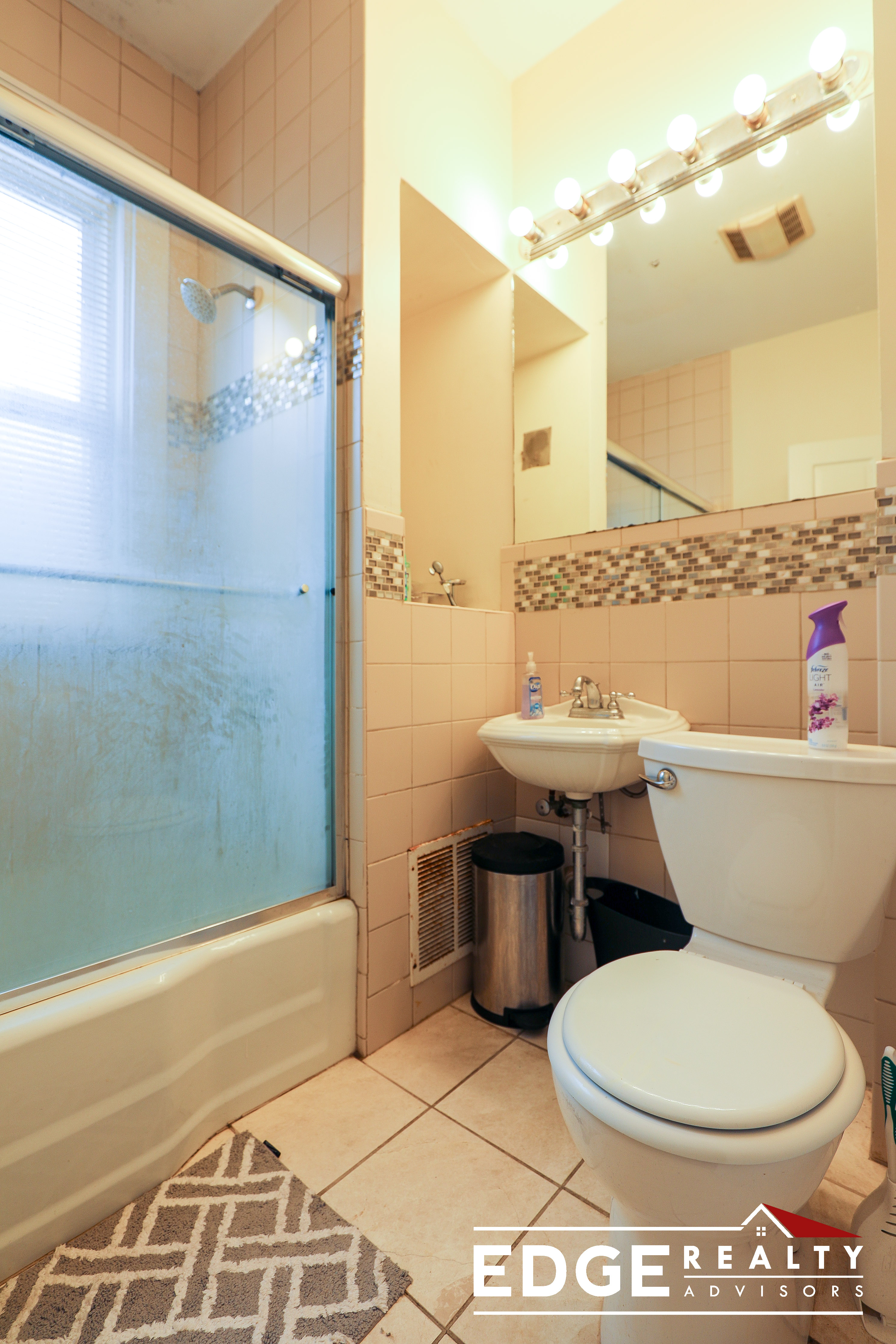 4 bed, 2 bath apartment for rent at 10 Woodmont St Unit 1, Brighton — photo 6 of 13