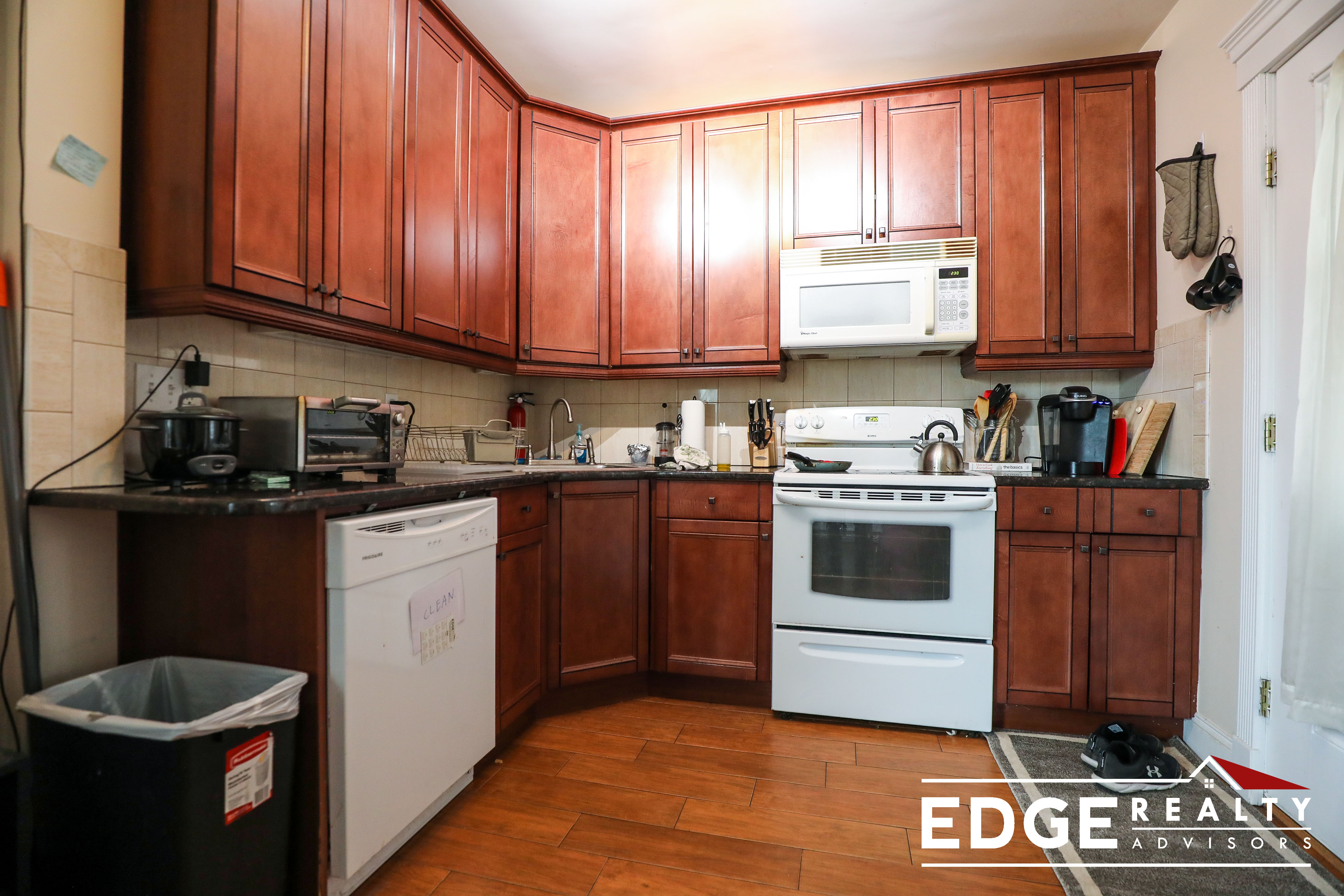 3 bed, 2 bath apartment for rent at 6 Delaware Pl Unit 3, Brighton — photo 1 of 10