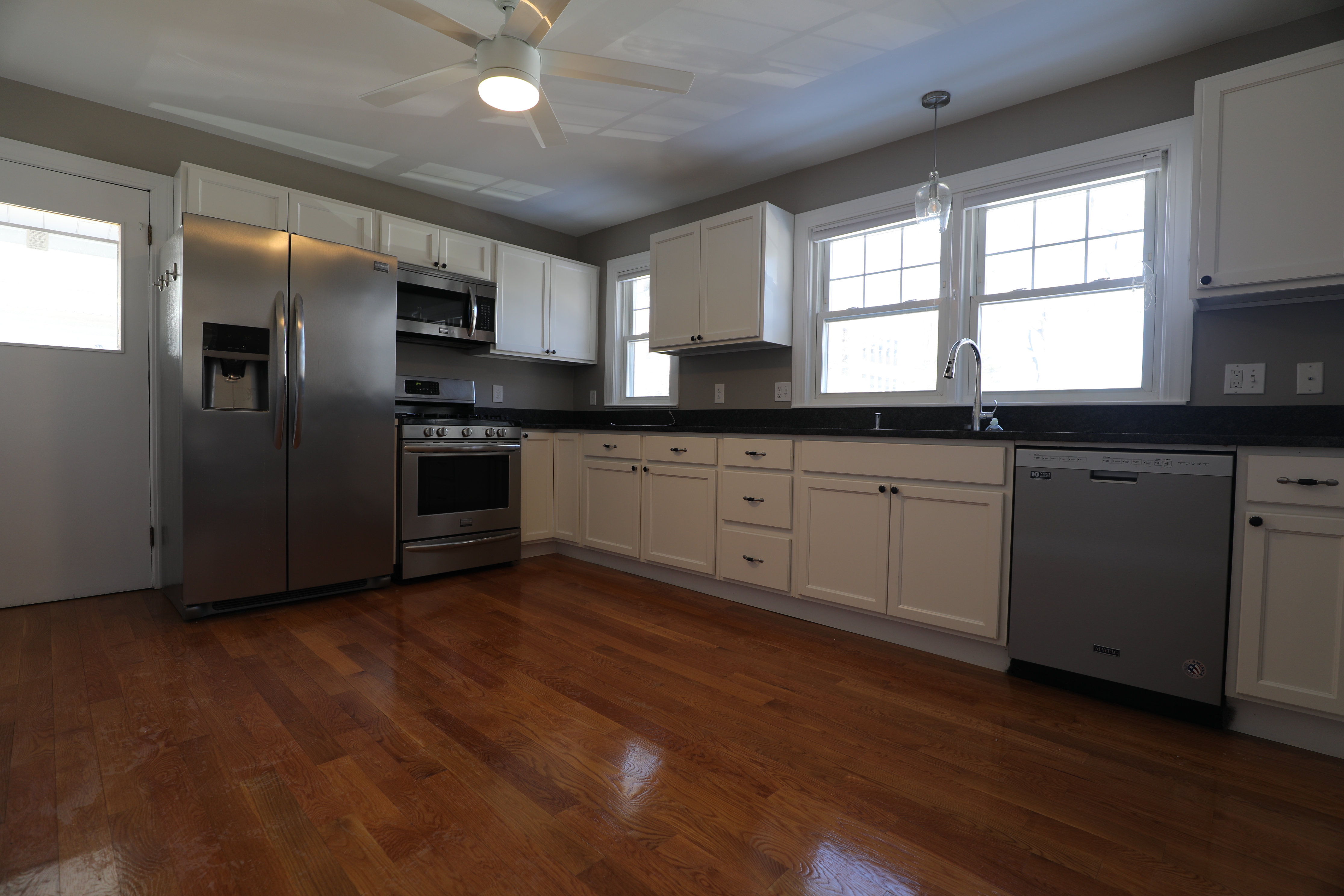 3 bed, 1 bath apartment for rent at 38 Waverley Ave Unit 2, Watertown — photo 5 of 12