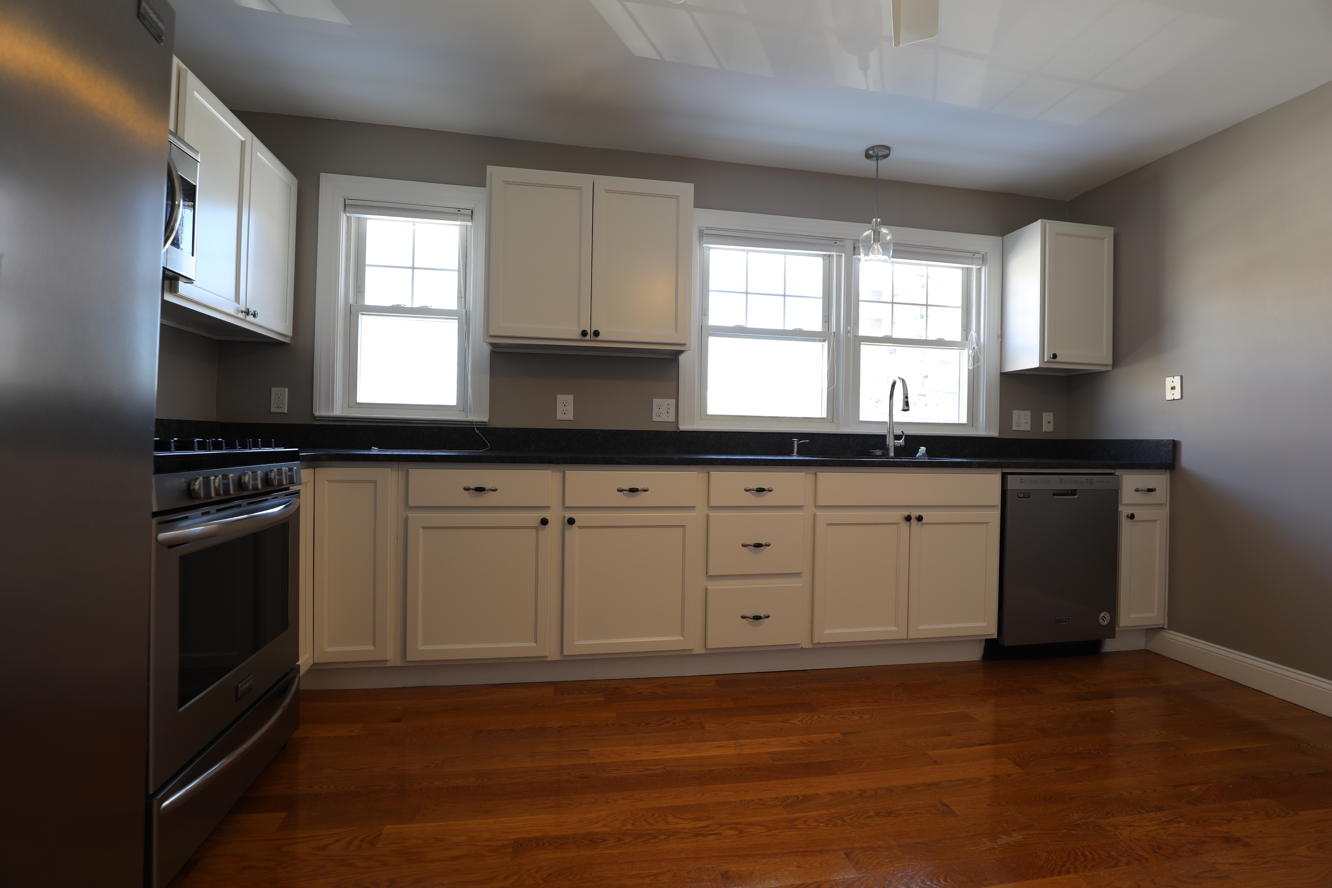 3 bed, 1 bath apartment for rent at 38 Waverley Ave Unit 2, Watertown — photo 1 of 12