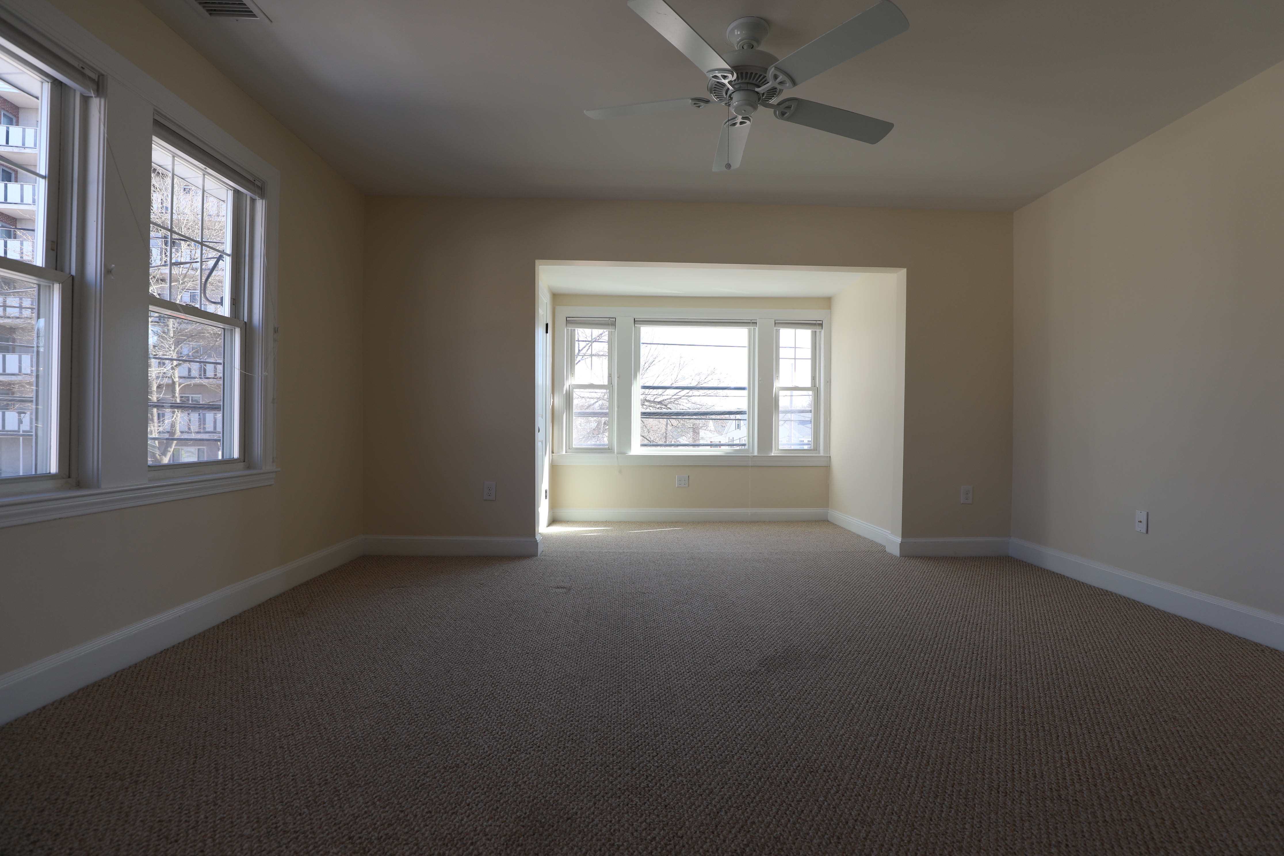 3 bed, 1 bath apartment for rent at 38 Waverley Ave Unit 2, Watertown — photo 3 of 12