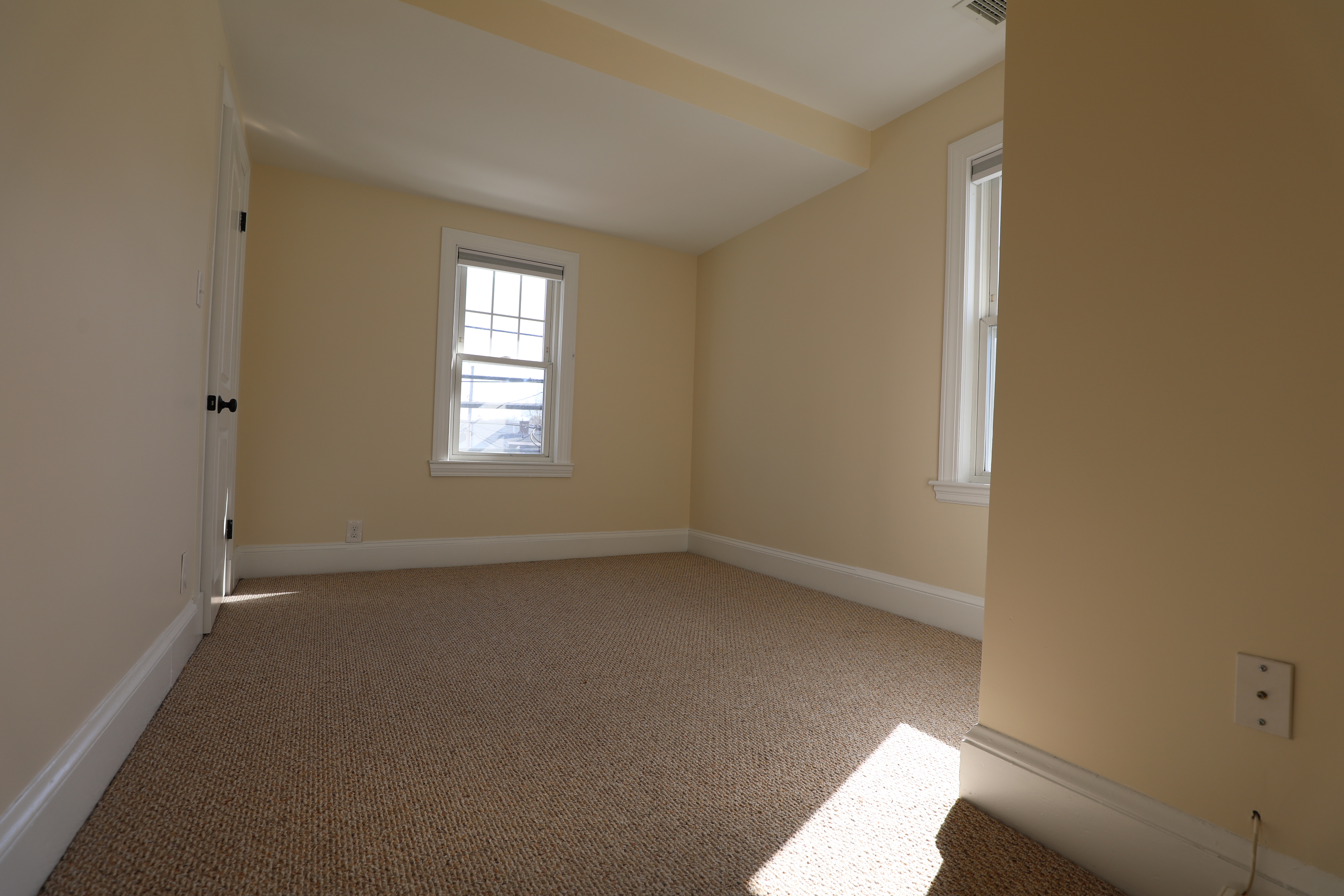 3 bed, 1 bath apartment for rent at 38 Waverley Ave Unit 2, Watertown — photo 11 of 12