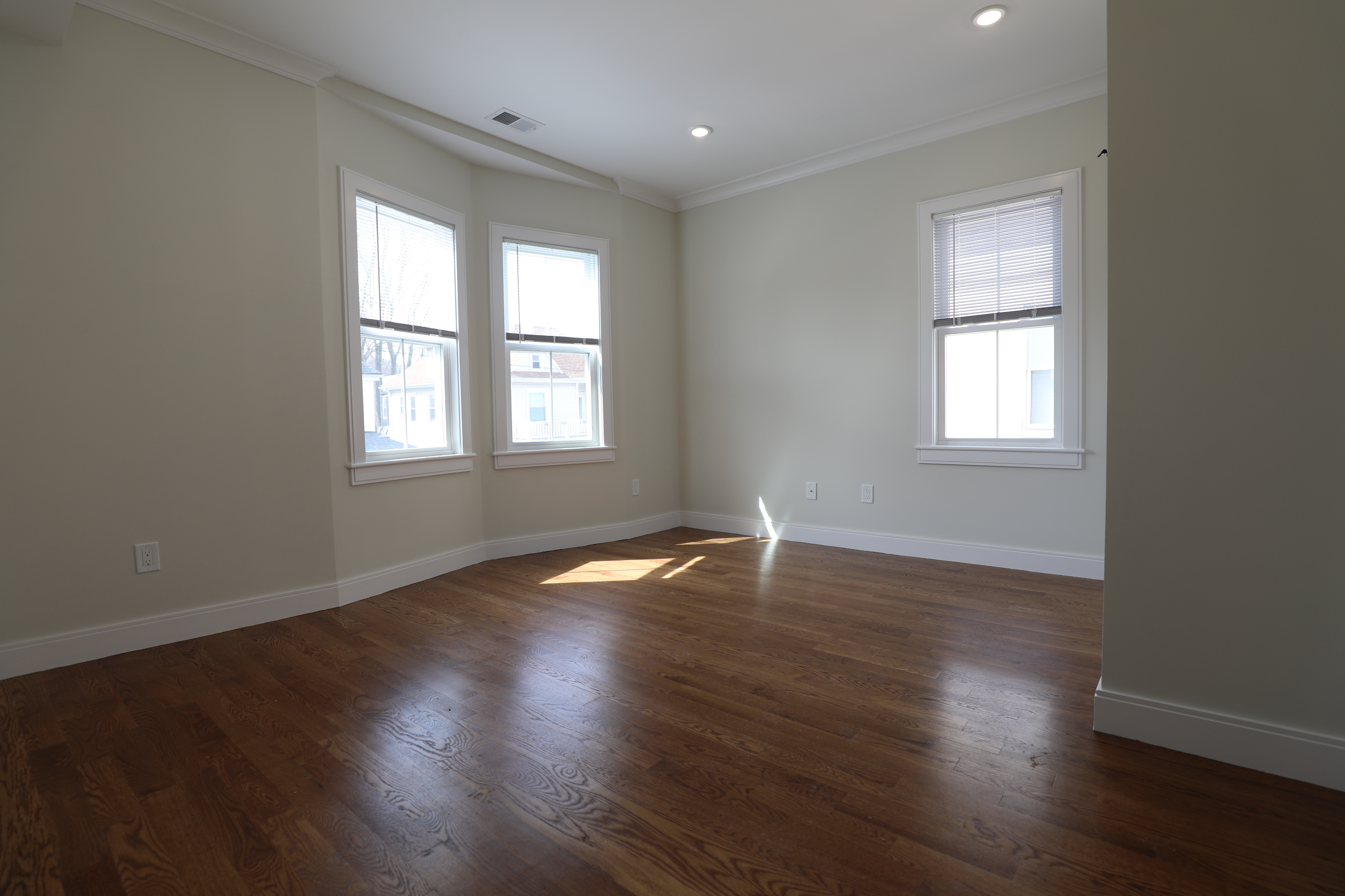 5 bed, 2 bath apartment for rent at 12 Falkland St Unit 2, Brighton — photo 9 of 15
