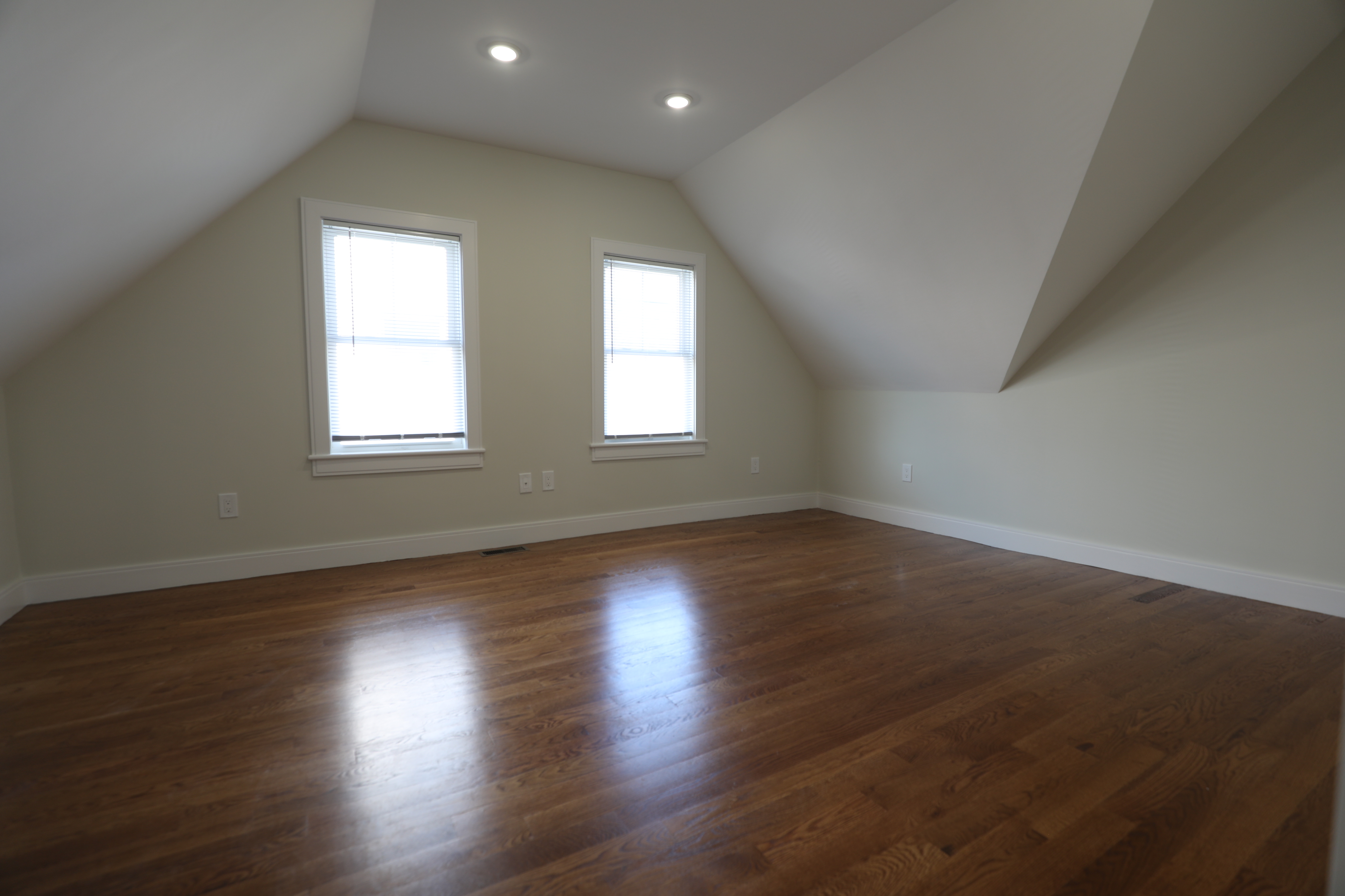 5 bed, 2 bath apartment for rent at 12 Falkland St Unit 2, Brighton — photo 11 of 15