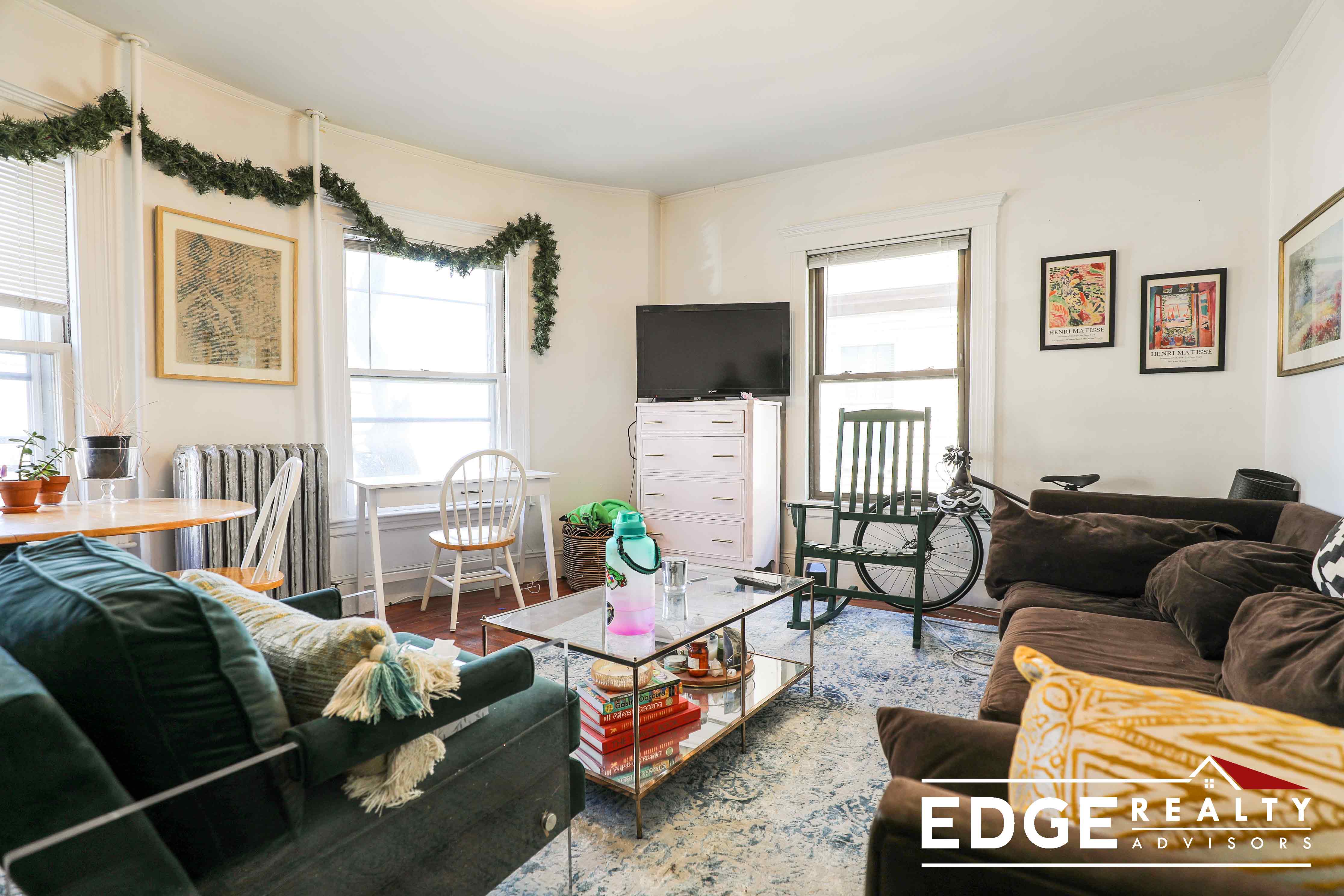 4 bed, 1 bath apartment for rent at 324 Faneuil St Unit 2, Brighton — photo 3 of 10
