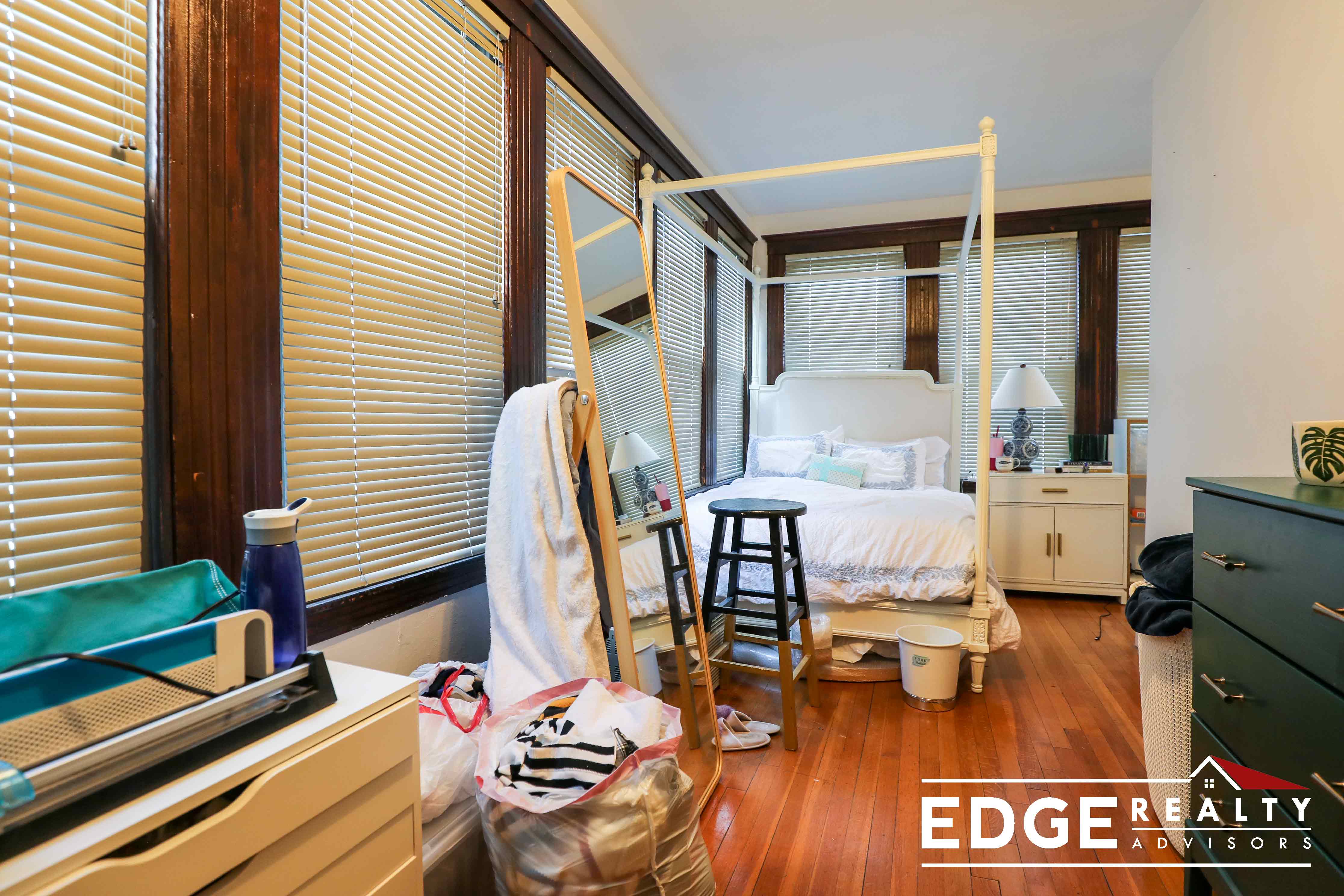 4 bed, 1 bath apartment for rent at 324 Faneuil St Unit 2, Brighton — photo 5 of 10
