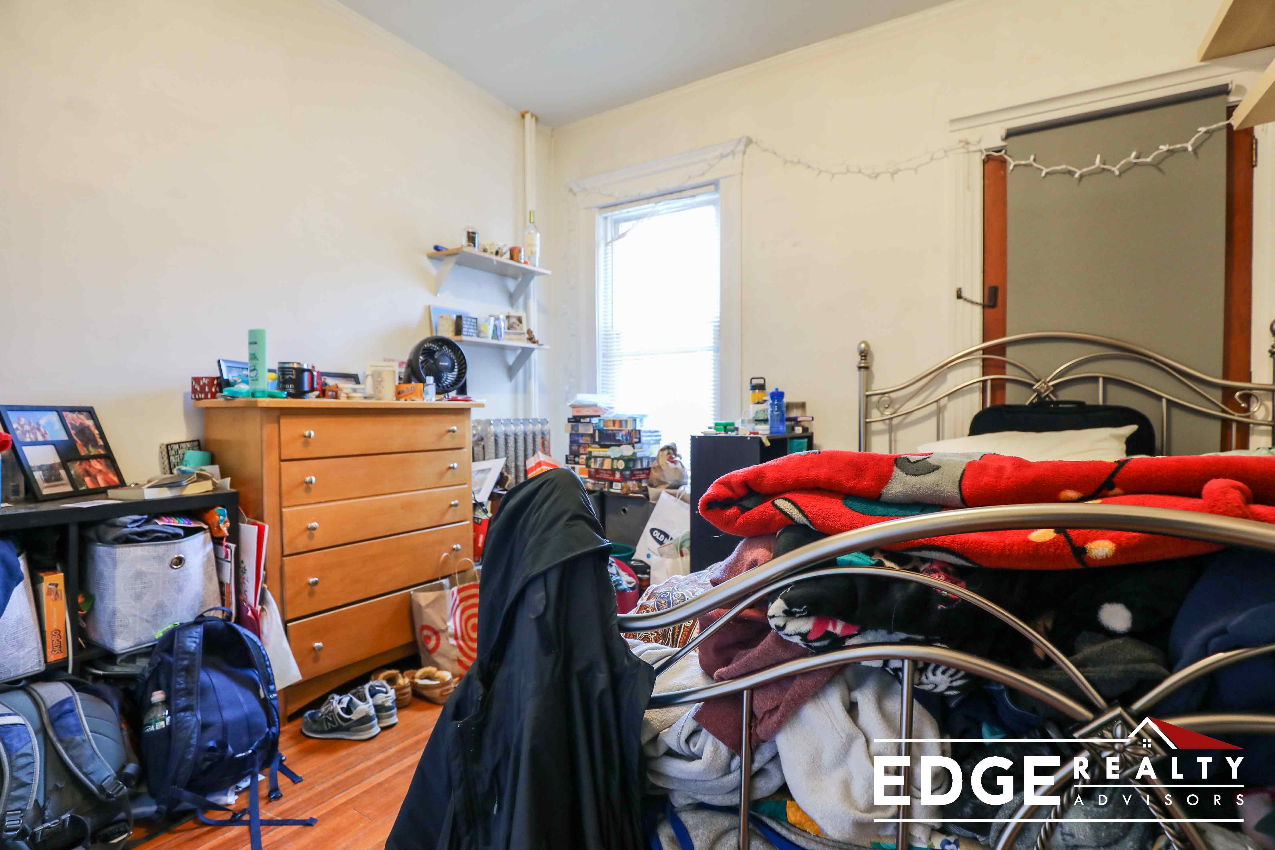 4 bed, 1 bath apartment for rent at 324 Faneuil St Unit 2, Brighton — photo 6 of 10