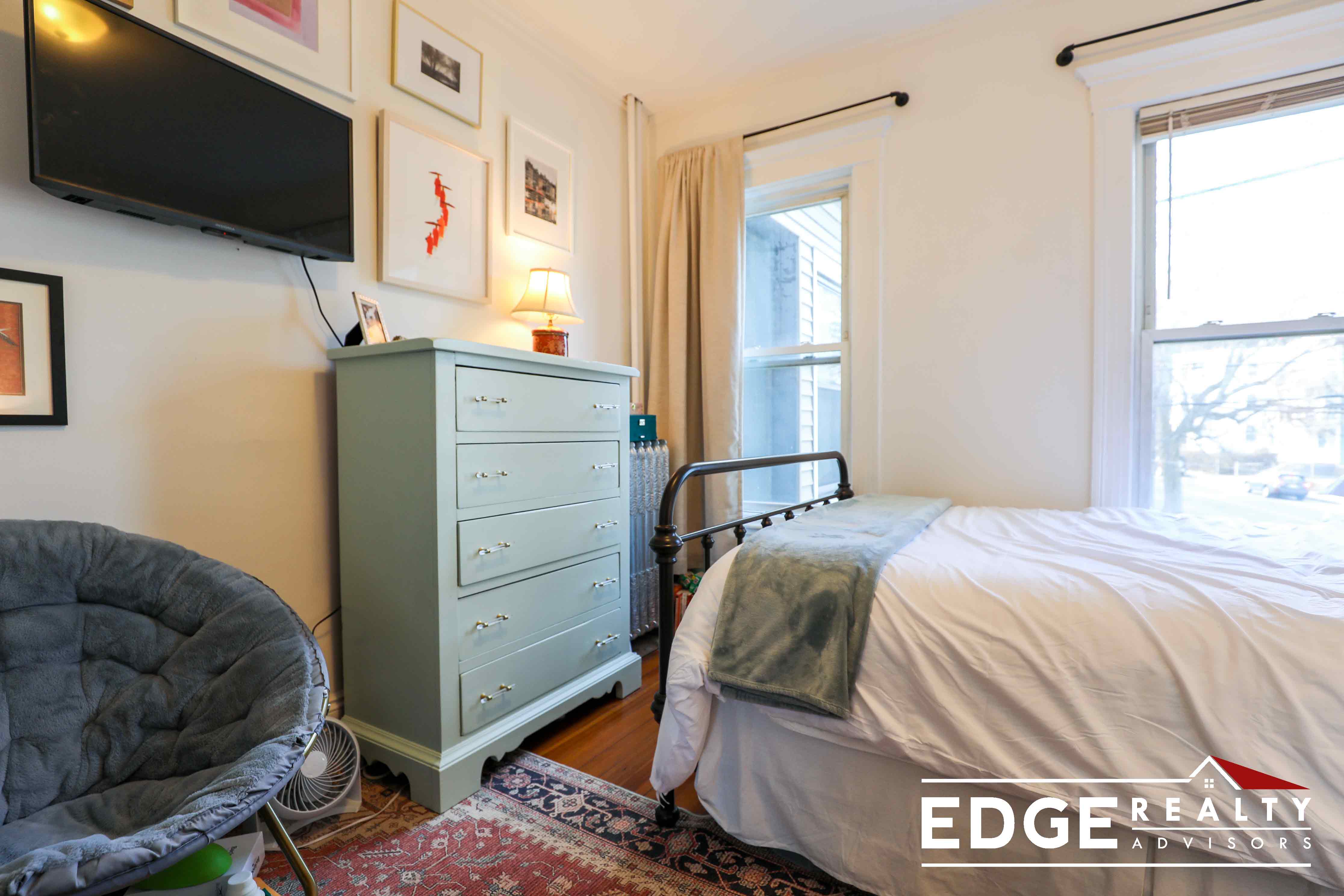 4 bed, 1 bath apartment for rent at 324 Faneuil St Unit 2, Brighton — photo 7 of 10